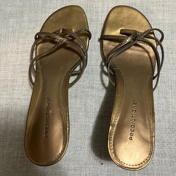 Predictions Gold tone sandals size 7.5 - Picture 1 of 8